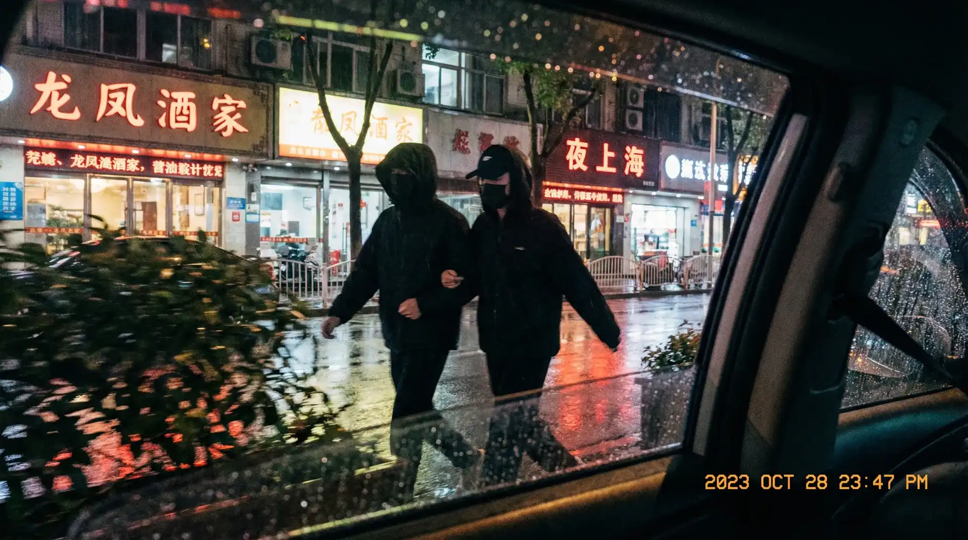 华体育会网站 - 顶流明星深夜密会现场抓拍照片